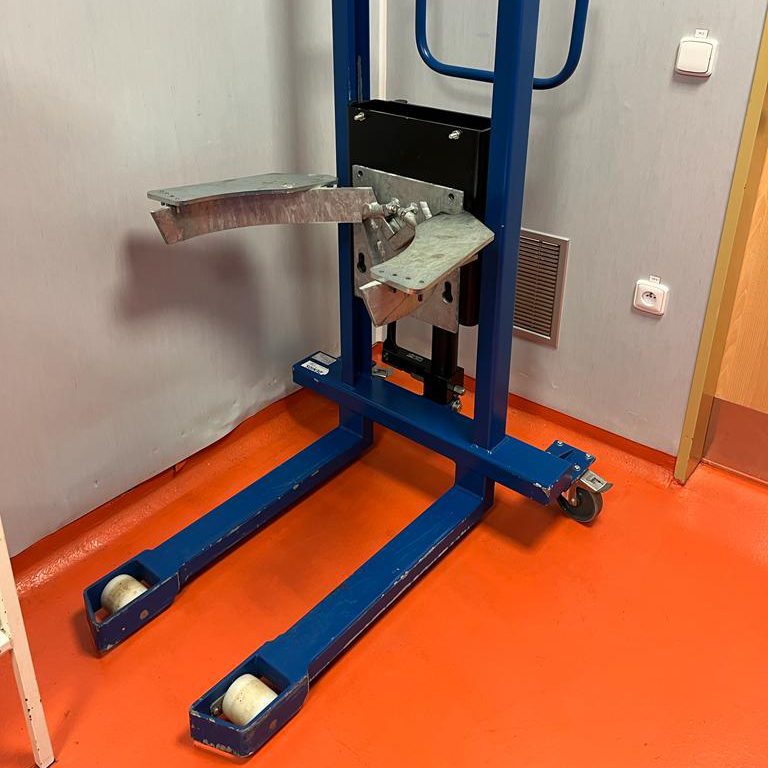 This image has an empty alt attribute; its file name is Working-in-a-more-ergonomic-way-edited.jpeg